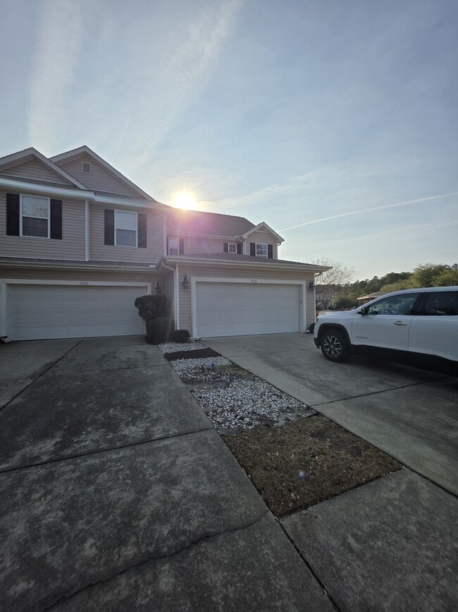 Building Photo - 1041 Fairway Ln