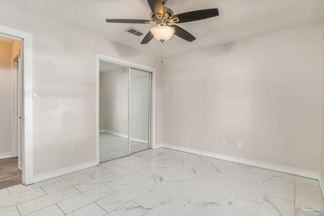 Building Photo - 207 McClure Dr