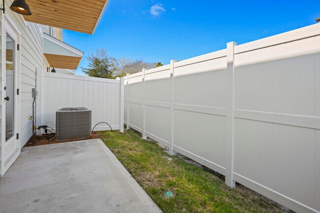 Building Photo - 105 Foxtail Wy