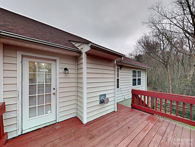 Building Photo - 8800 Willow Crest Dr