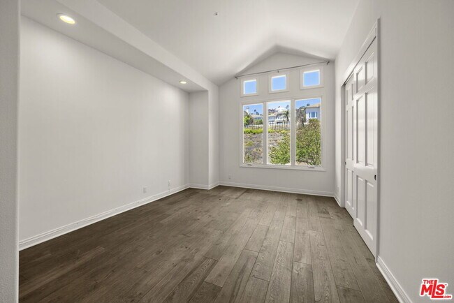 Building Photo - 16648 Cll Arbolada
