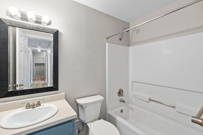Building Photo - 164 Pearl Lake Dr
