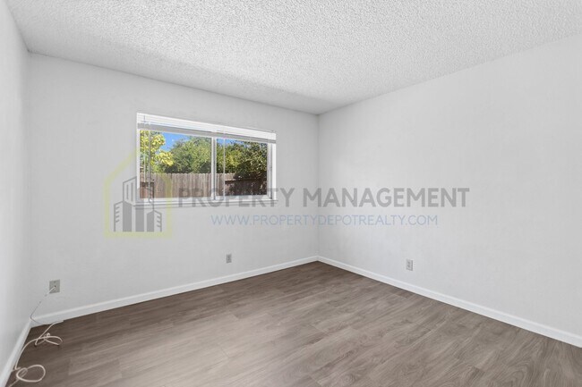Building Photo - Charming 4-Bed, 2-Bath Home in Sacramento’...