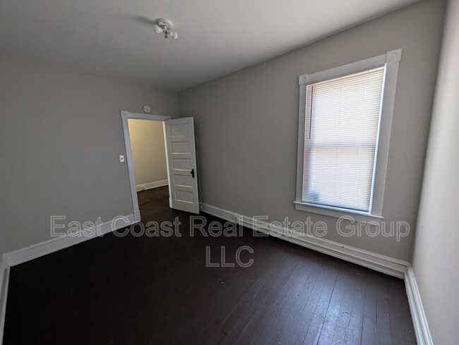 Building Photo - 304 1/2 W Martin St