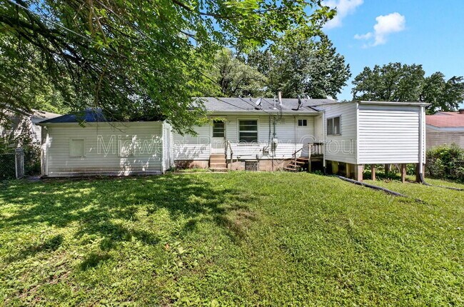 Building Photo - 10027 Lilac Ave