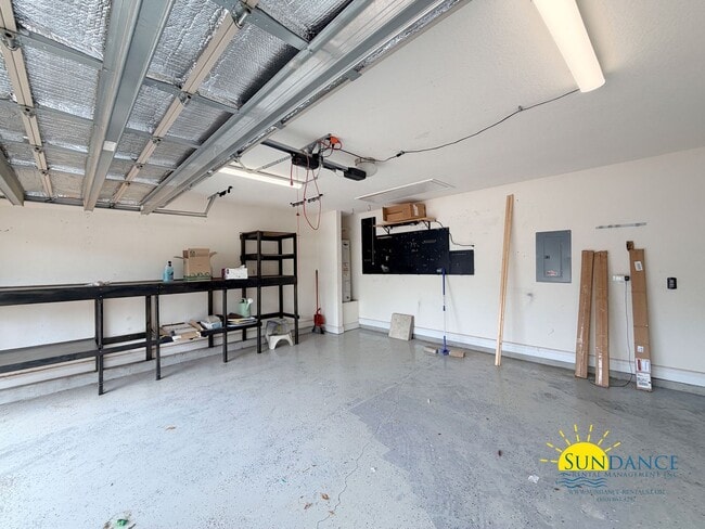 Building Photo - Charming 3-Bedroom Home on a Sidewalk-Lined Cul-de-Sac Near the Bay!