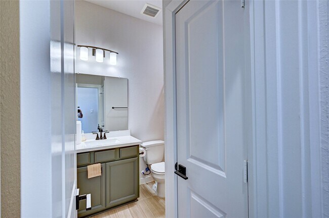 Building Photo - 10631 Hidden Rock Dr