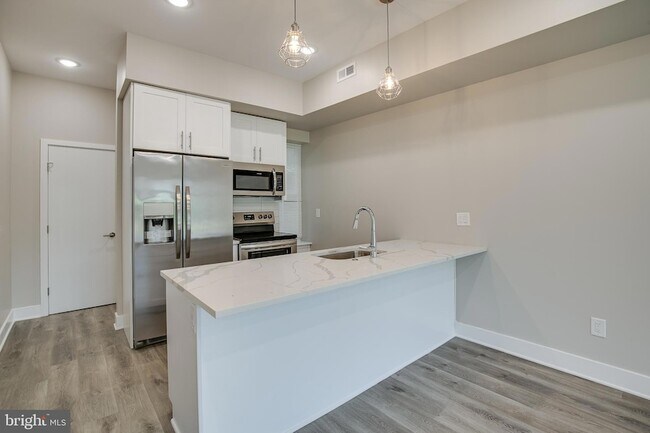 Building Photo - 2019 N College Ave