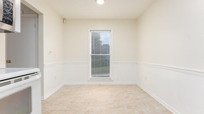 Building Photo - 6806 Cove Cir