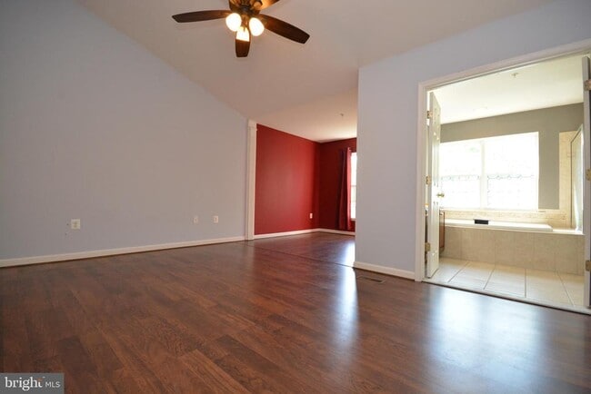 Building Photo - 421 Green Fern Cir