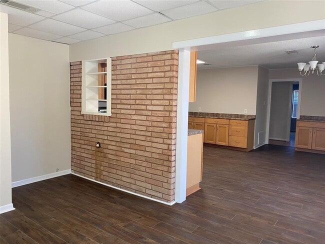 Building Photo - 121 Tuna St