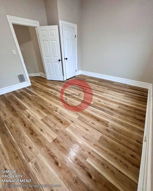 Building Photo - Massive 5 bedroom 1 bath house with fence in yard