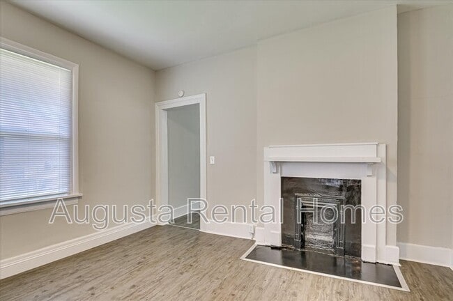 Building Photo - 106 Ellis St