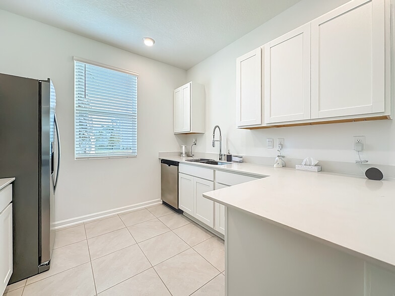 Building Photo - 53 Palmones St