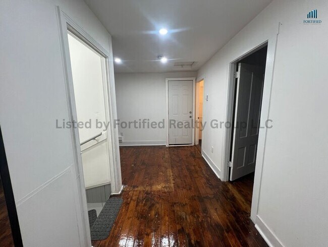 Building Photo - 42 Kilburn St