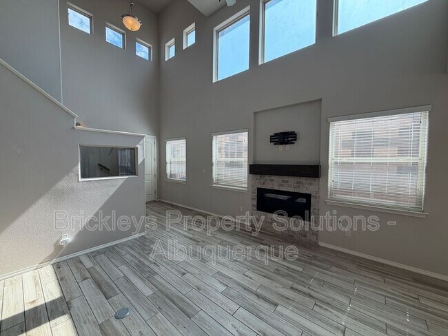 Building Photo - 7420 Tangerine Ct NE