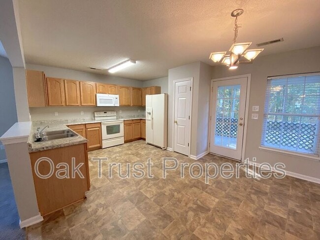 Building Photo - 411 Brookfield Ln