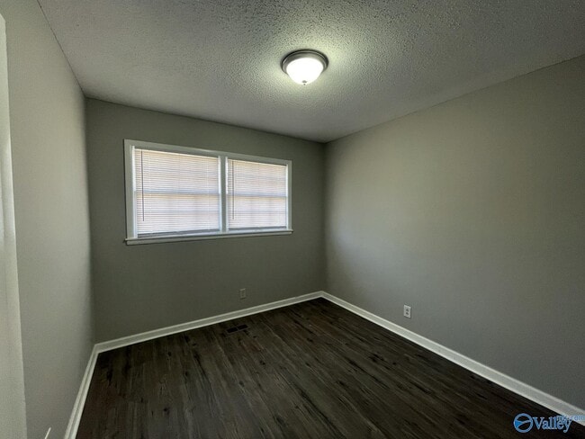 Building Photo - 4708 Lumary Dr NW