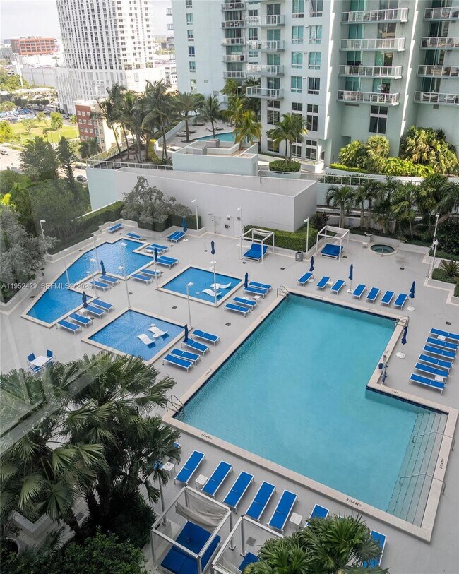 Building Photo - 1800 N Bayshore Dr