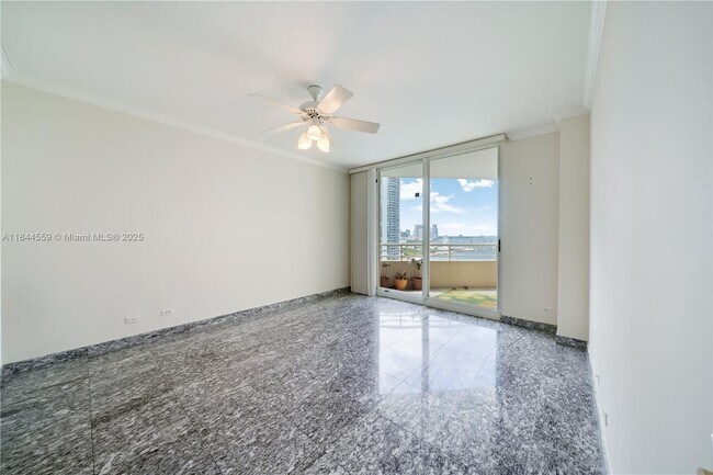 Building Photo - 888 Brickell Key Dr
