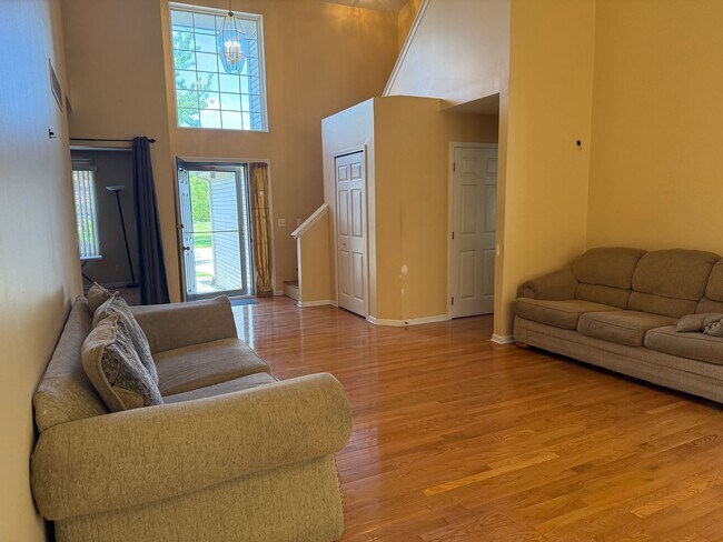 Building Photo - Large 2 Story home with 3 Bedrooms, 2.5 baths, hardwood floors, office and finished basement
