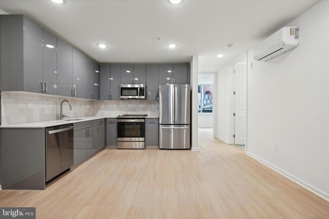 Building Photo - 225 N 12th St