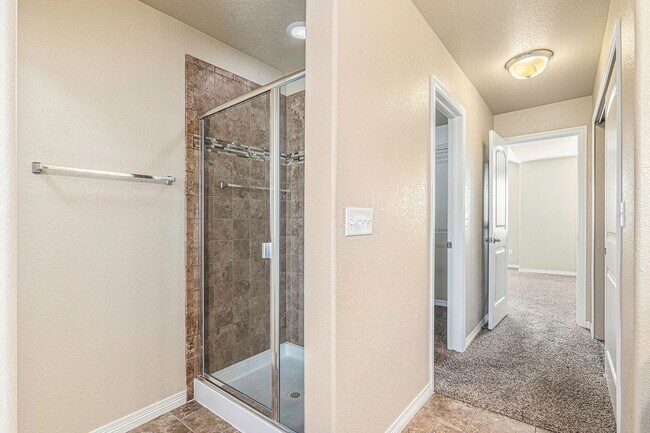 Building Photo - Nice Big Home, close to Ft Carson, Updated...
