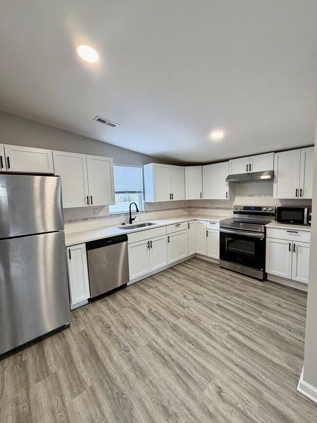 Building Photo - Central Wichita 2 Bedroom