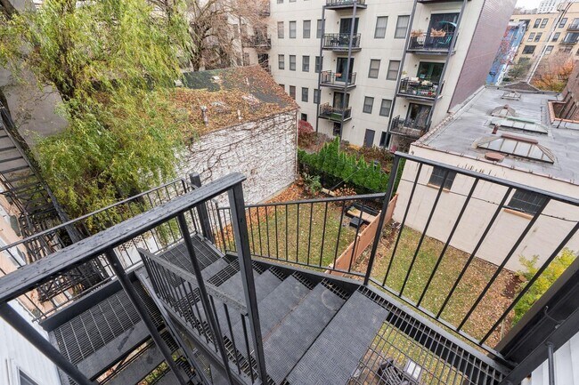 Building Photo - 88 Monroe St