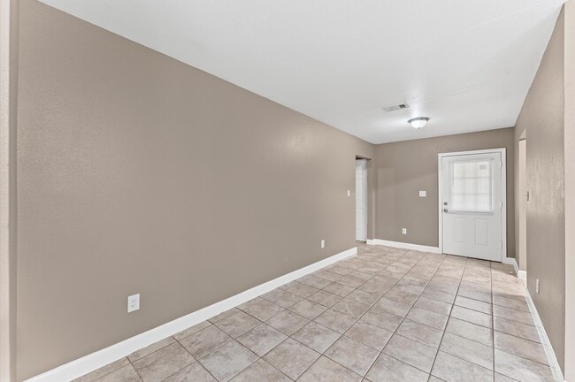 Building Photo - 5107 Gren St