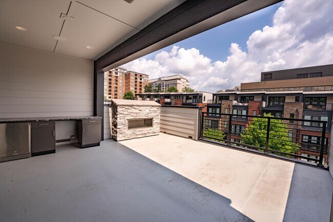 Building Photo - Luxury Reston Rental