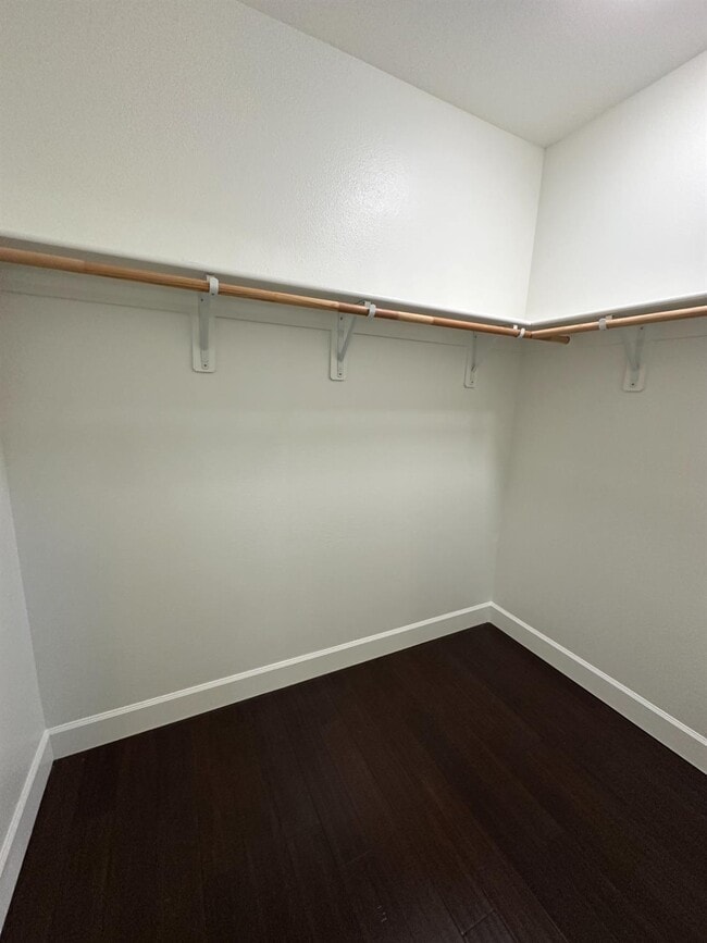 Building Photo - 3521 Buckingham Ave