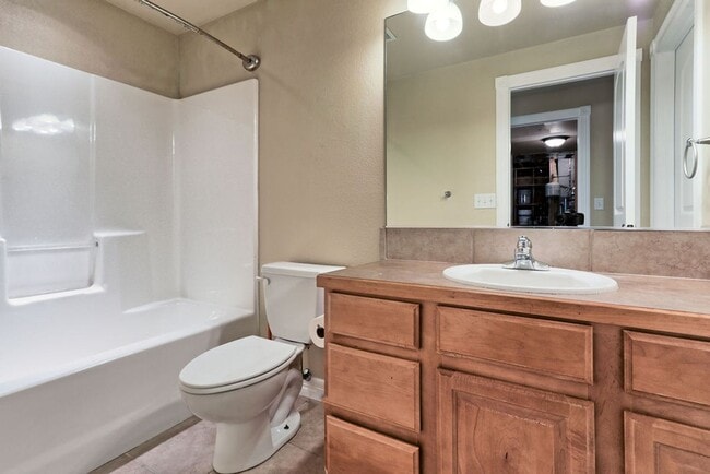 Building Photo - 4 Bedroom 3 Bath Ranch in Greeley