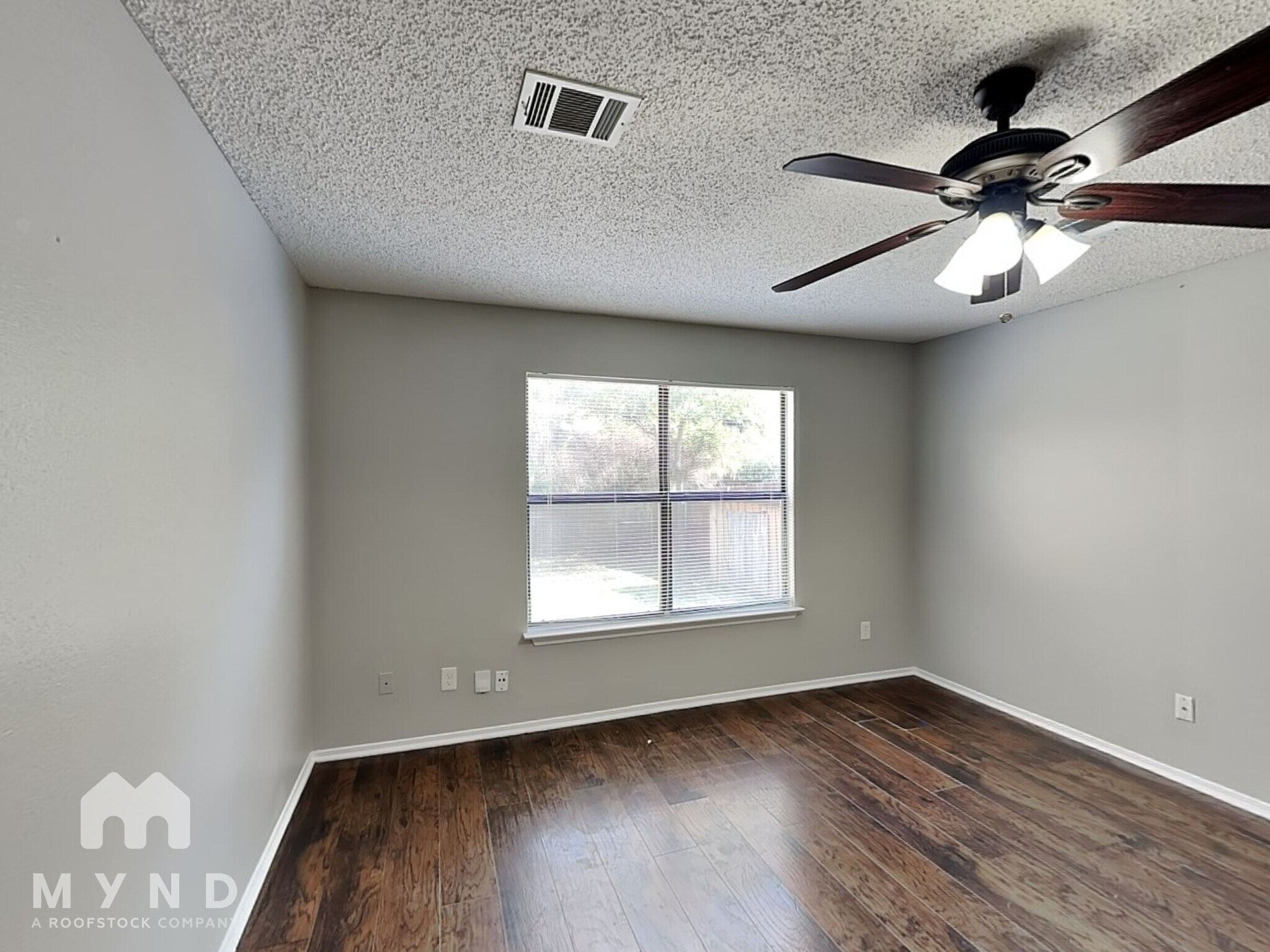 Building Photo - 837 Collins Blvd