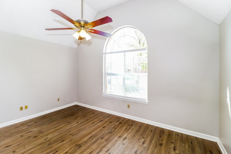 Building Photo - 1834 Dewars Cove N