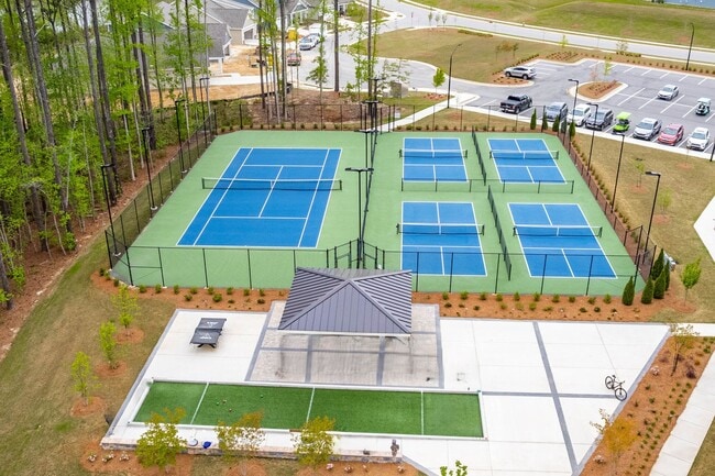 Building Photo - 55+ Del Webb community in Fuquay Varina with tons of amenities! -Available Now!