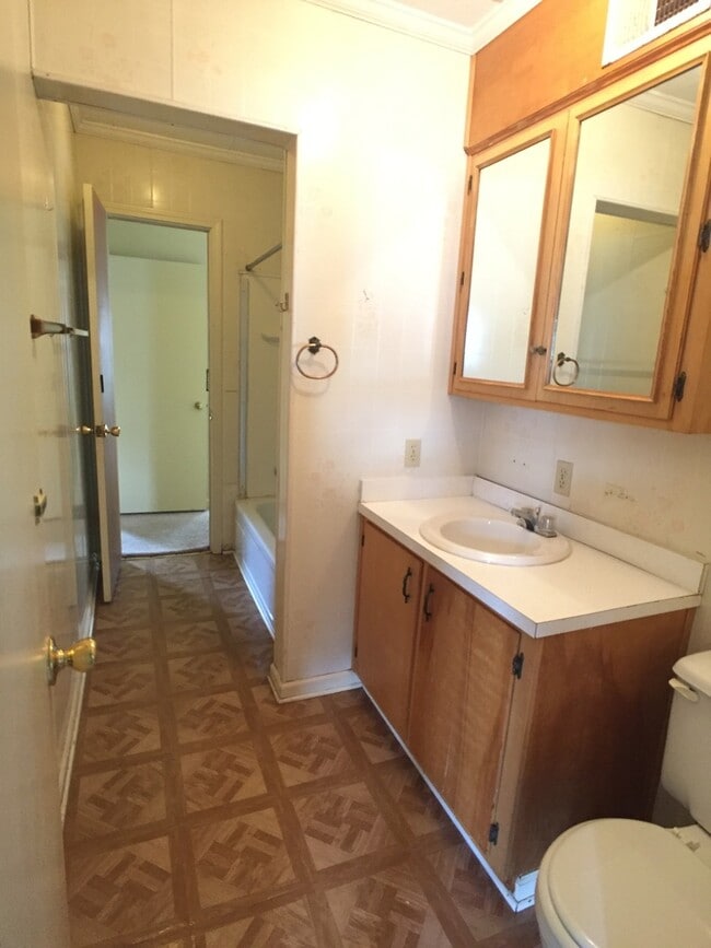 Building Photo - 1620 23rd Ave E