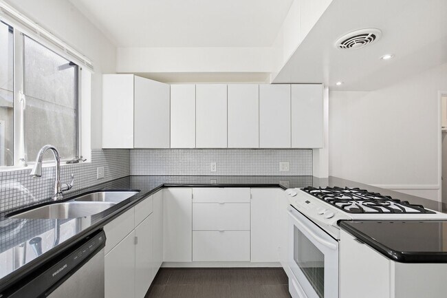 Interior Photo - 357 S Elm Dr