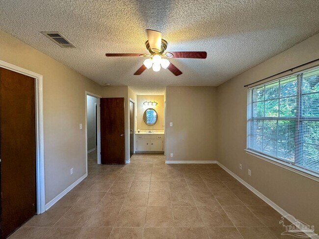Building Photo - 3660 Buford Cir