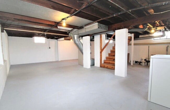 Building Photo - 3108 N Parish Ave