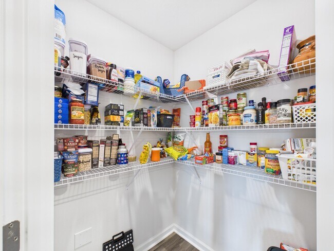 Building Photo - 8775 Clearbrook Dr