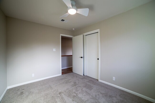 Building Photo - 405 Solano Dr