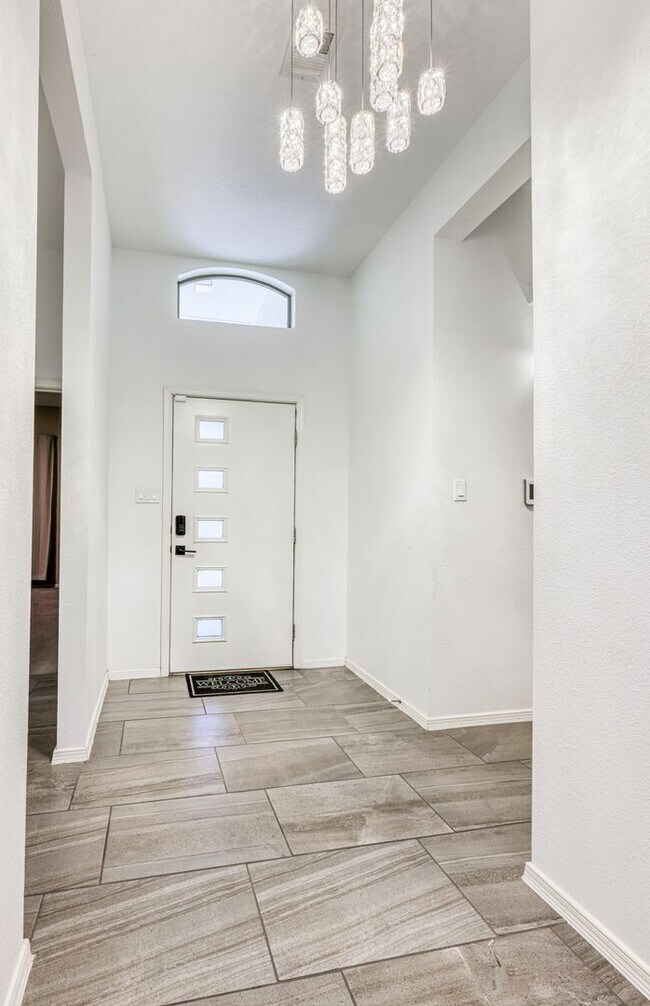 Building Photo - We have a beautiful home fully furnished with 4 bedroom-2 baths