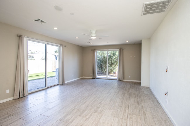 Building Photo - 3609 N Navajo Trail