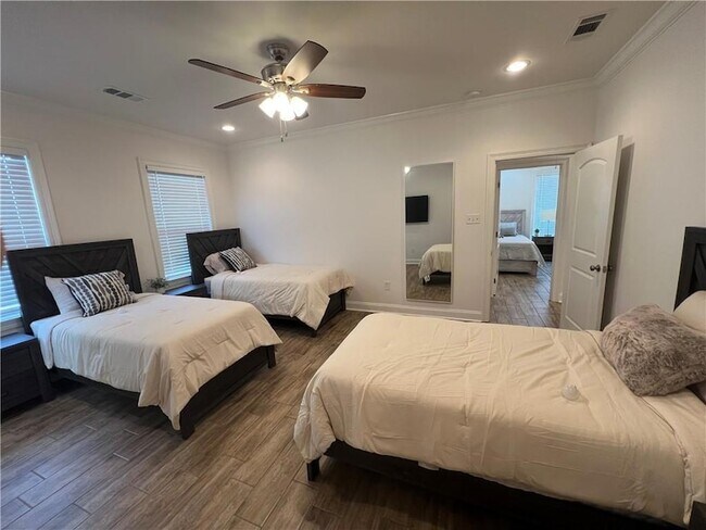 Building Photo - 2708 Volpe Dr