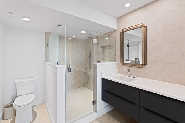 Building Photo - 115 Lakeshore Dr