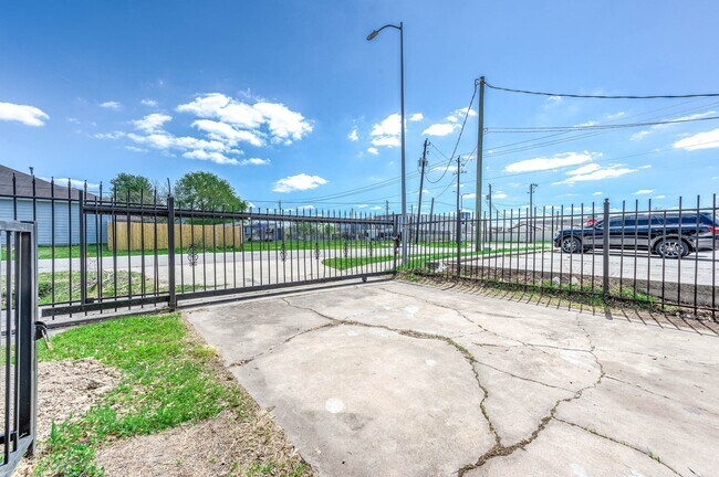 Building Photo - 4356 Phlox St