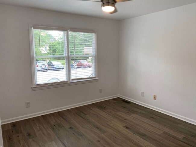 Building Photo - Adorable 2 Bedroom, 1 Bath in East Raleigh near Cary Crossroads - Pet Friendly!