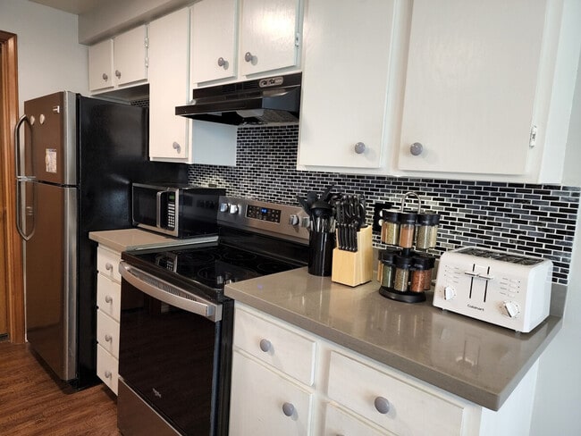 Building Photo - 15904 Admiralty Way