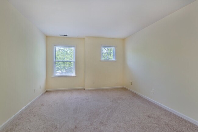 Building Photo - 1482 Ashland Dr